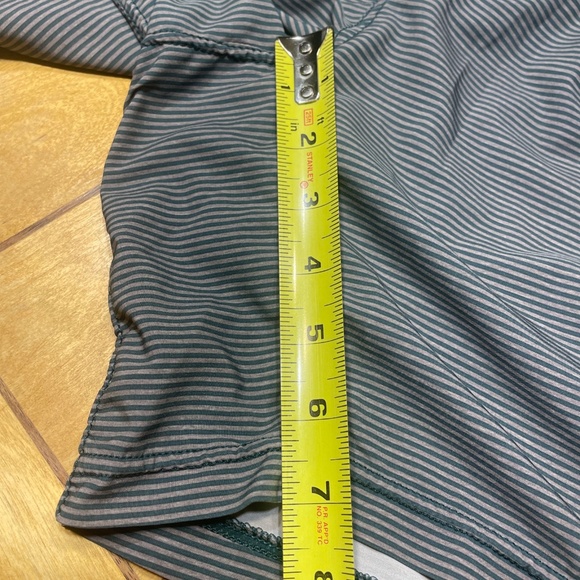 Vuori Kore Lined Shorts Green/Gray Striped with 7 inch Inseam - Picture 14 of 15